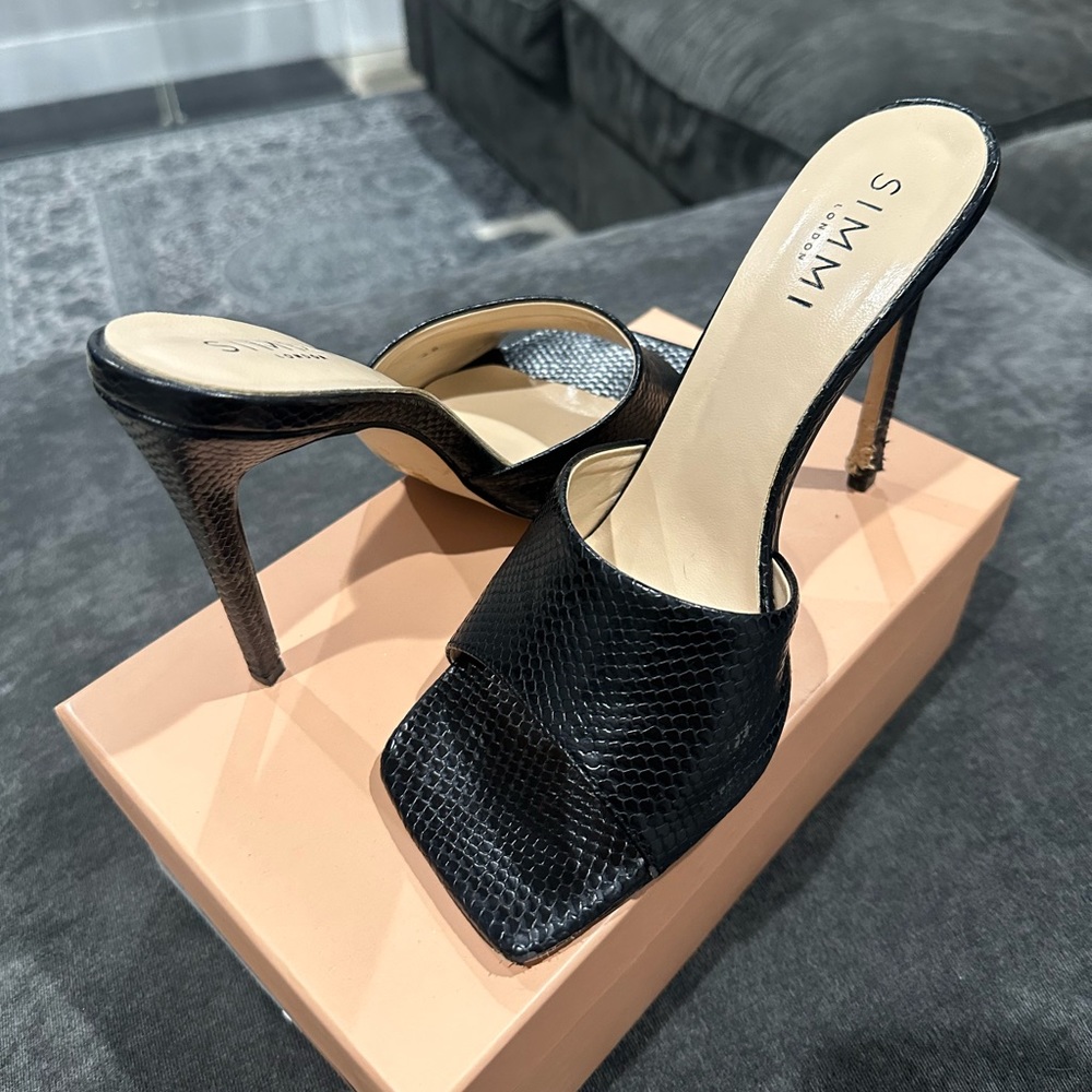 Black snake heel